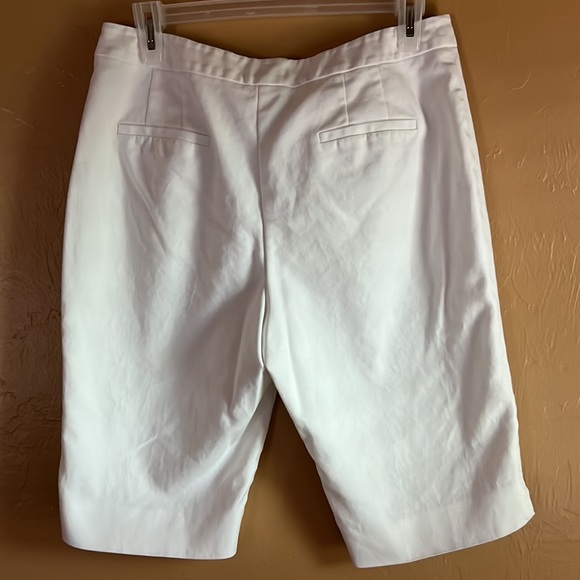 Chicos golf or casual work shorts. - Picture 2 of 2